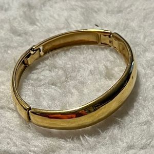 Classic Gold Tone Metal Hinged Closure Bangle Bracelet
